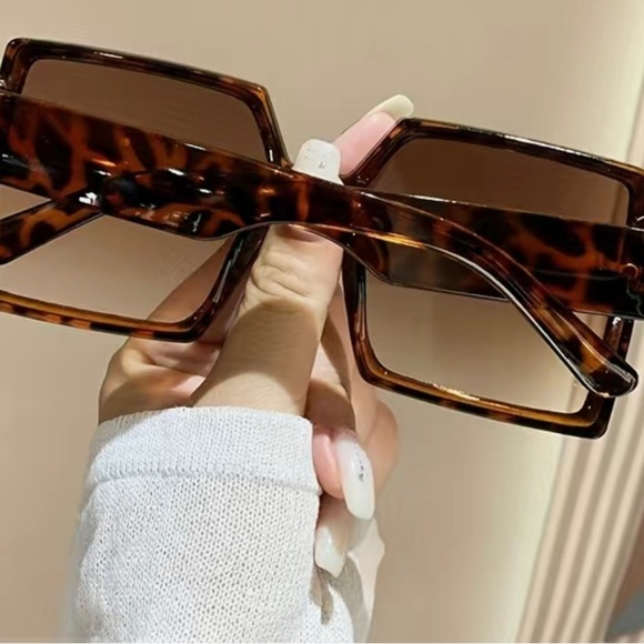 Oversized Square Fashion Sunglasses For Women Men UV400 - Picture 2 of 3